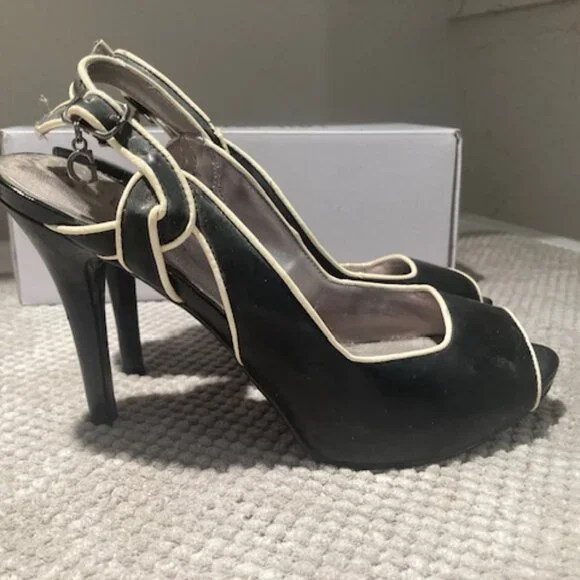 Guess Open Toe Heels - Picture 2 of 5